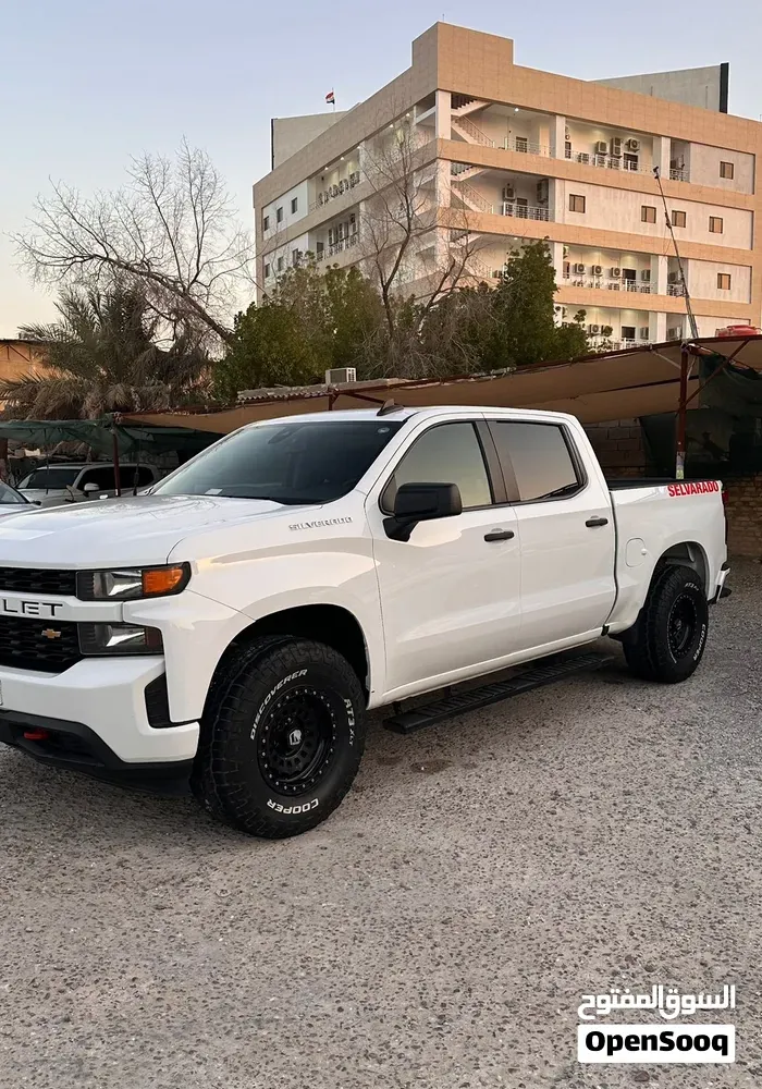 Chevrolet Silverado 2022 photo 3