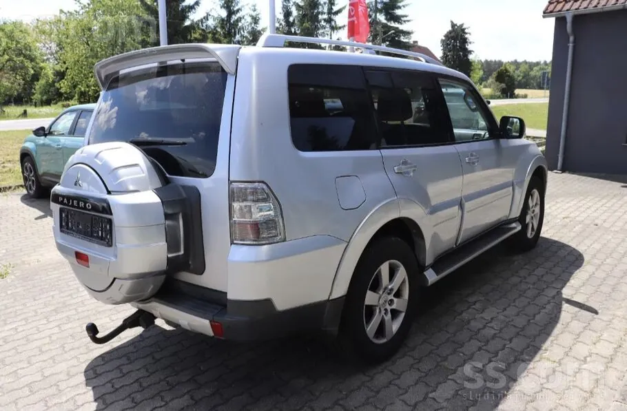 Mitsubishi Pajero 2004 photo 5