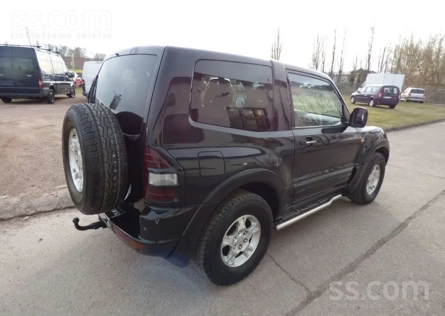 Mitsubishi Pajero 2004 photo 3