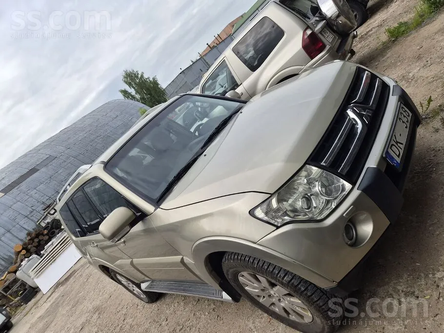 Mitsubishi Pajero 2004 photo 2