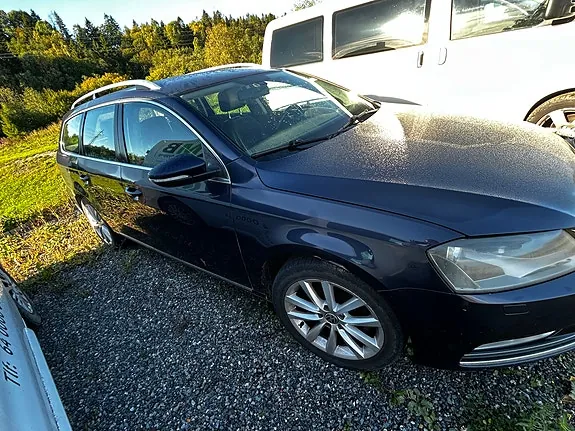 Volkswagen Passat 2011 photo 2