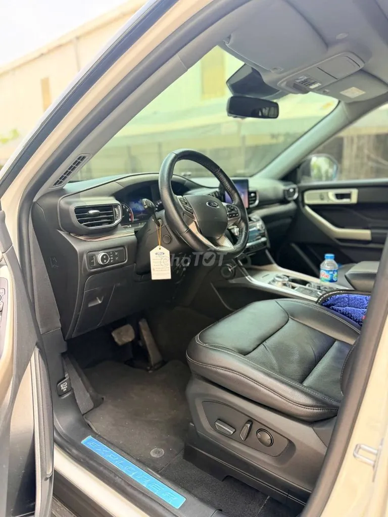 Ford Explorer 2022 photo 3