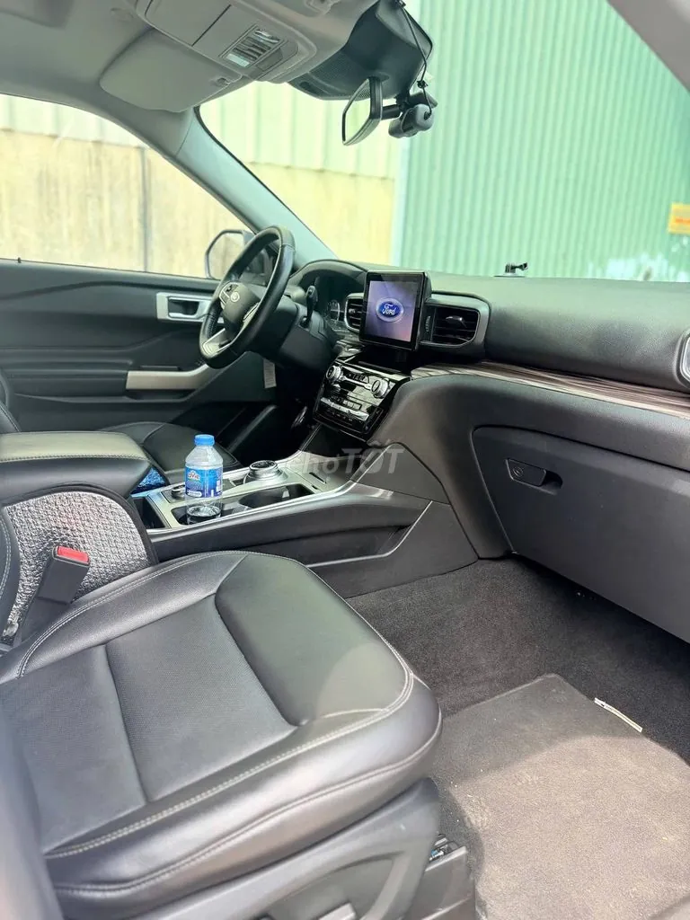 Ford Explorer 2022 photo 2