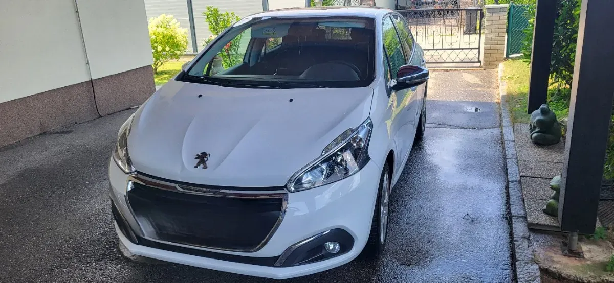 Peugeot 208 2018 photo 3