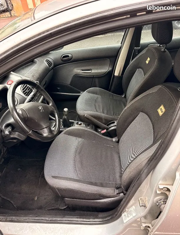 Peugeot 206 2008 photo 3