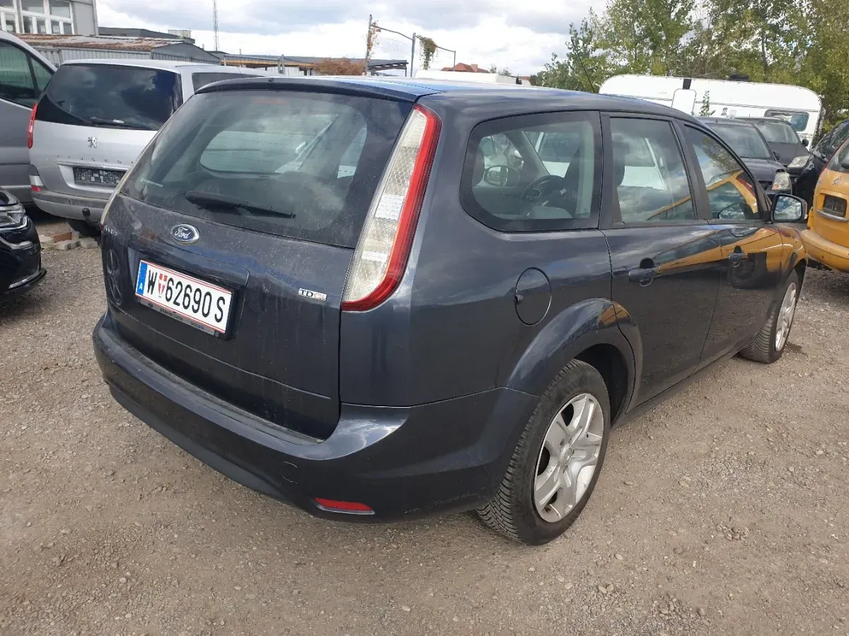 Ford Focus 2010 photo 2