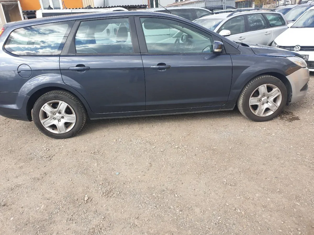 Ford Focus 2010 photo 3