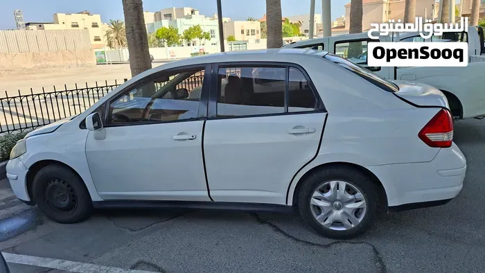Nissan Tiida 2012 photo 4