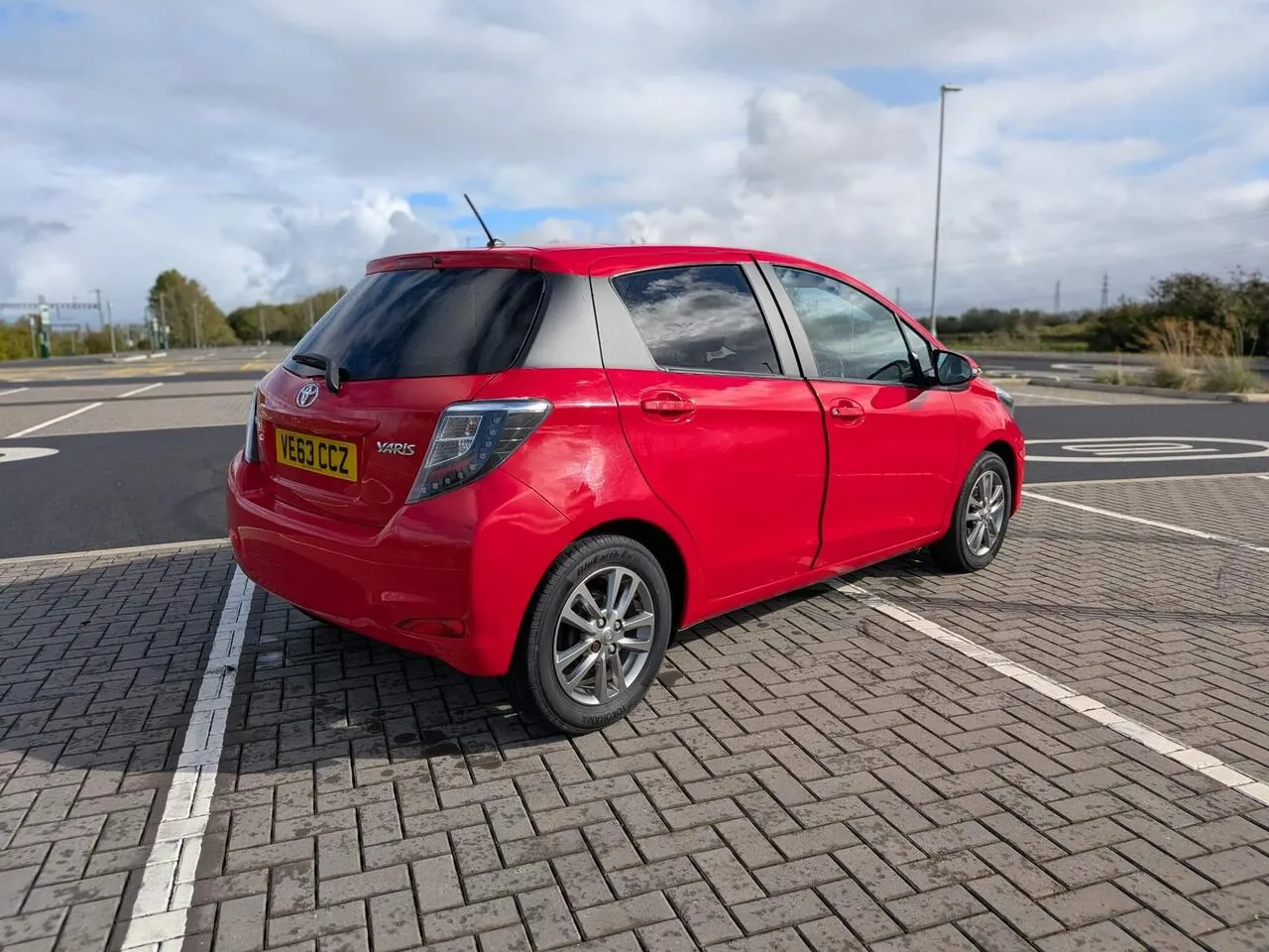Toyota Yaris 2014 photo 3
