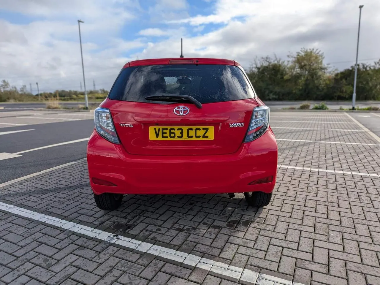 Toyota Yaris 2014 photo 4