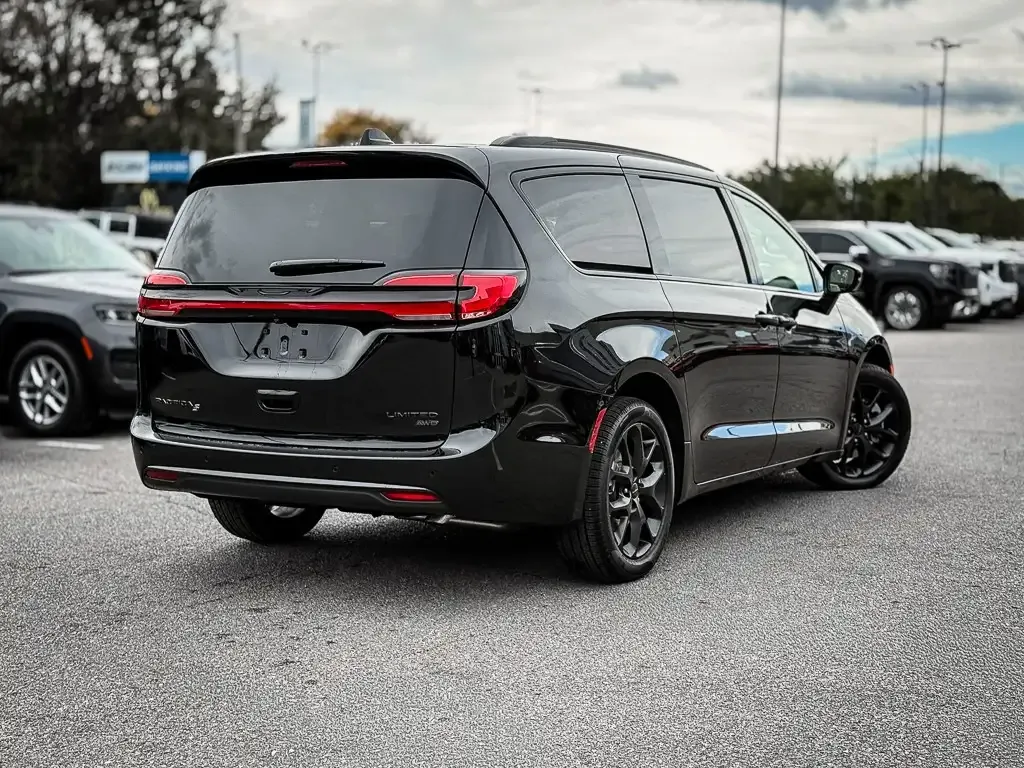 Chrysler Pacifica 2027 photo 2