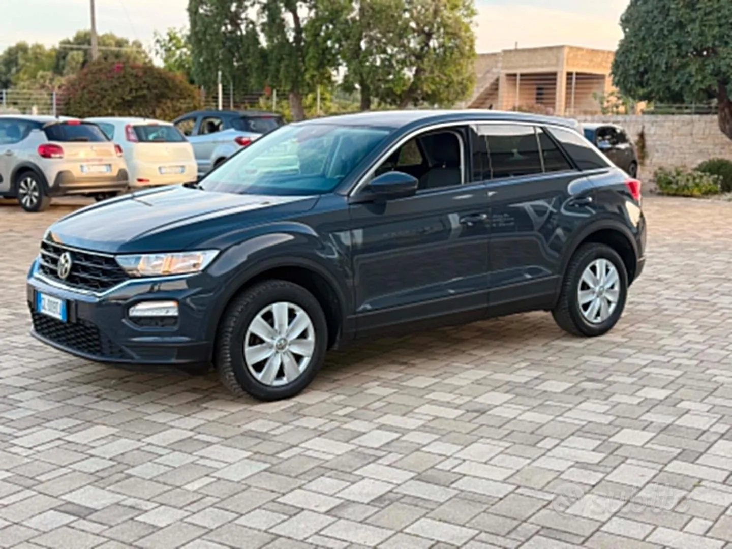 Volkswagen T-Roc 2019 photo 2