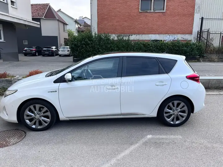 Toyota Auris 2013 photo 2
