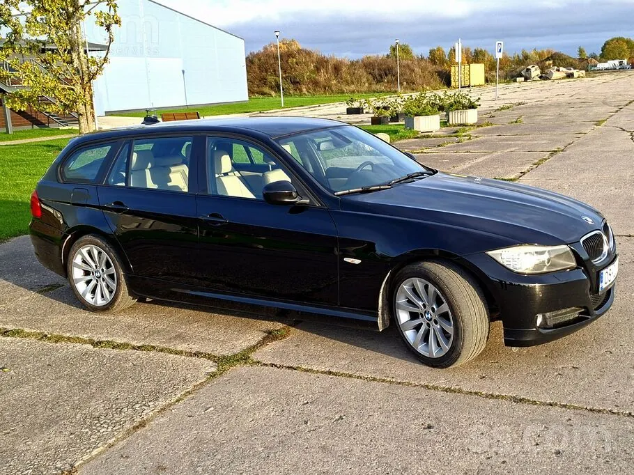 BMW 318 2010 photo 5