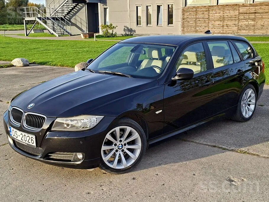 BMW 318 2010 photo 2