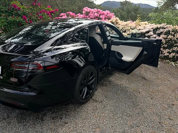 Tesla Model S 2023 photo 2