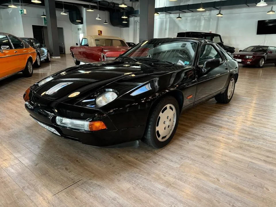 Porsche 928 S4