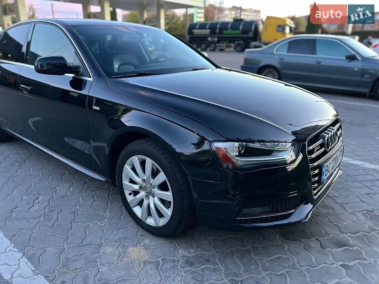 Audi A4 2014 photo 2