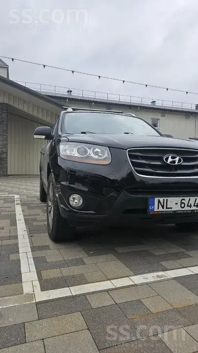 Hyundai Santa Fe 2011 photo 2