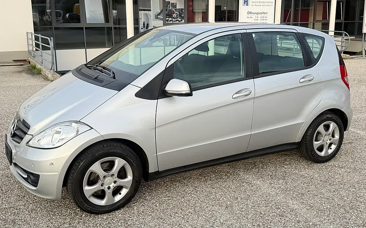Mercedes-Benz A-Class 2012 photo 2