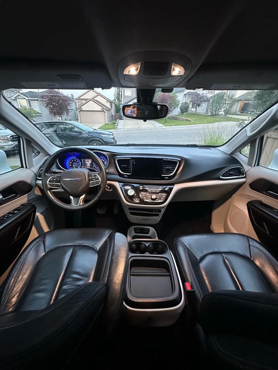 Chrysler Pacifica 2017 photo 2