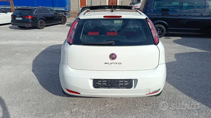 Fiat Punto 2012 photo 4
