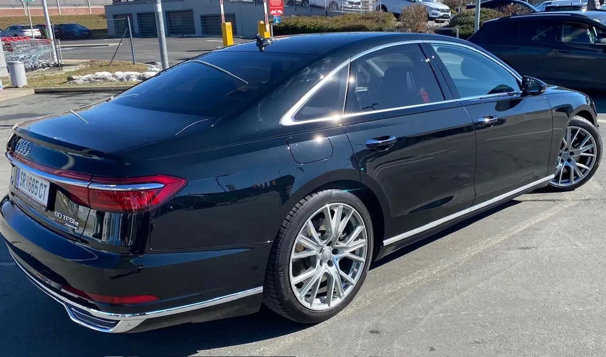 Audi A8 2020 photo 2
