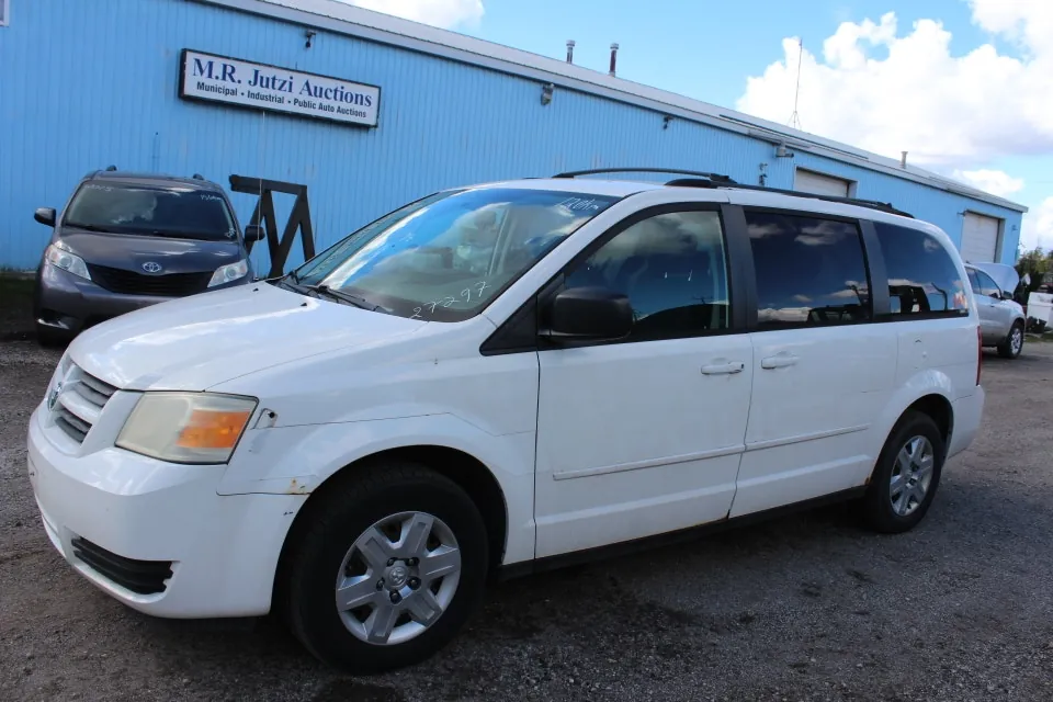 Dodge Grand Caravan 2010 photo 2