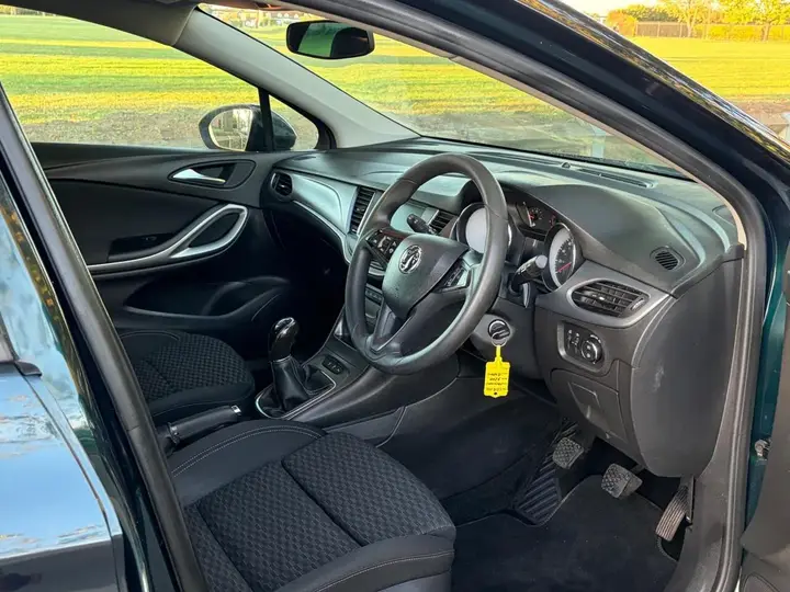 Vauxhall Astra 2018 photo 5
