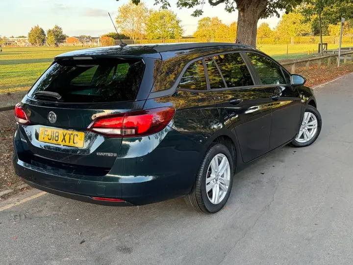 Vauxhall Astra 2018 photo 3
