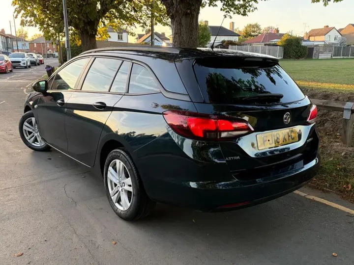 Vauxhall Astra 2018 photo 4