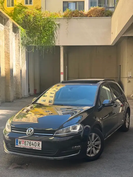 Volkswagen Golf 2012 photo 2