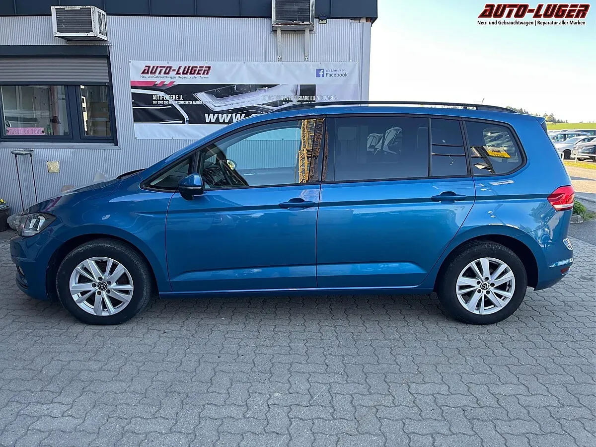 Volkswagen Touran 2022 photo 2