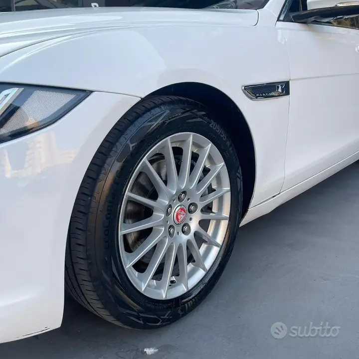 Jaguar Xe 2016 photo 5