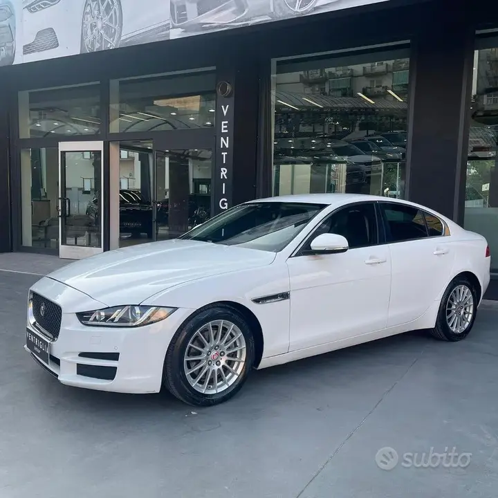 Jaguar Xe 2016 photo 2