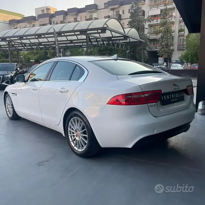 Jaguar Xe 2016 photo 3