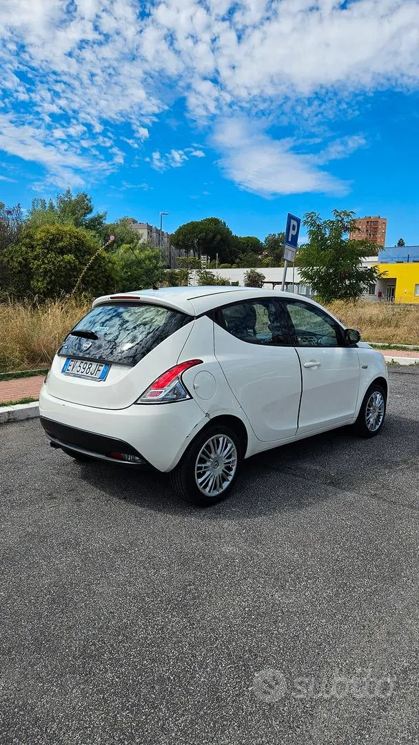Lancia Ypsilon 2014 photo 4