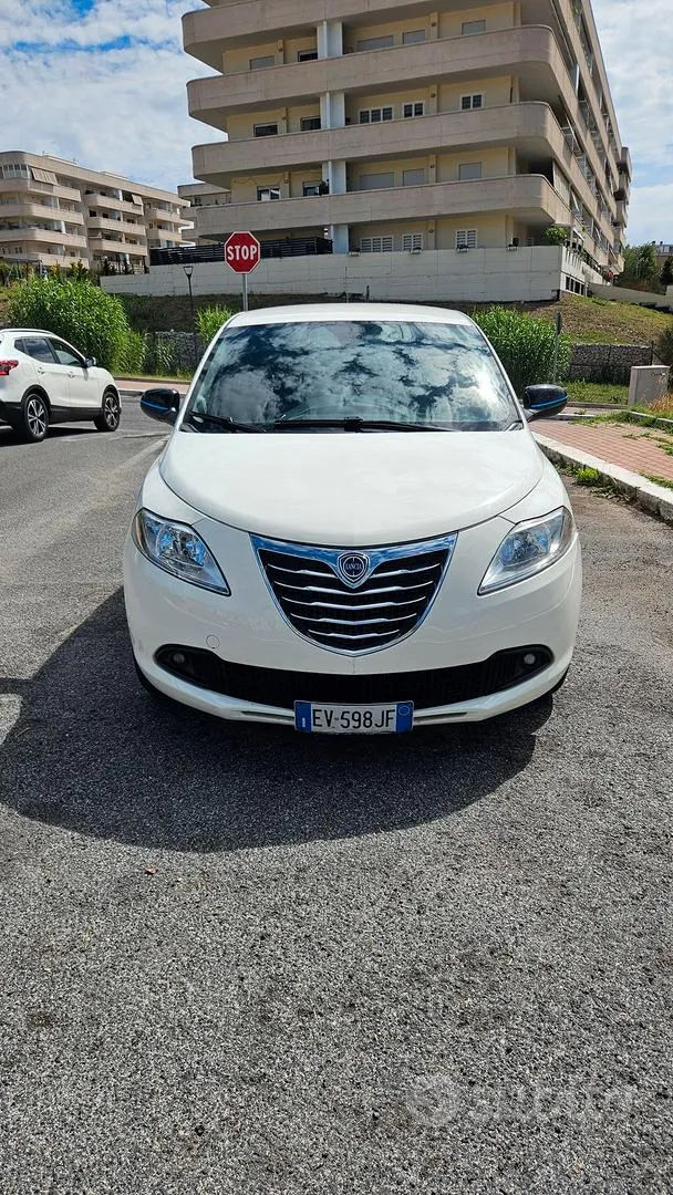 Lancia Ypsilon 2014 photo 2