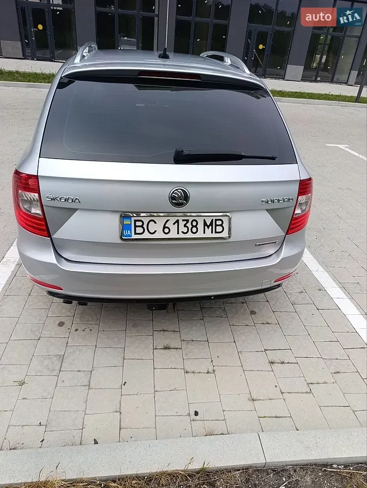 Skoda Superb 2013 photo 4