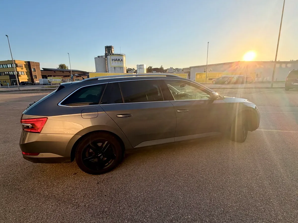 Skoda Superb 2022 photo 2