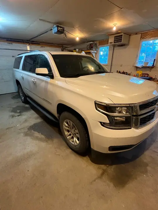 Chevrolet Suburban 2019 photo 3