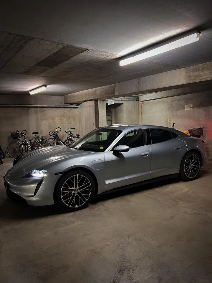Porsche Taycan 4S