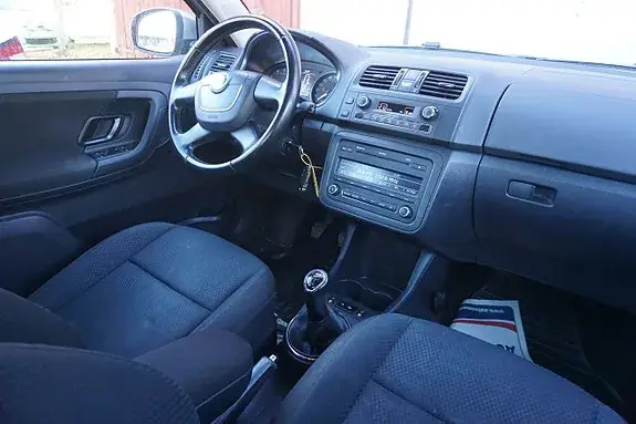 Skoda Fabia 2012 photo 5