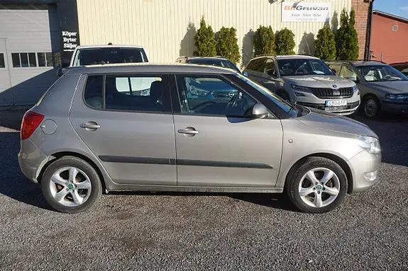 Skoda Fabia 2012 photo 3