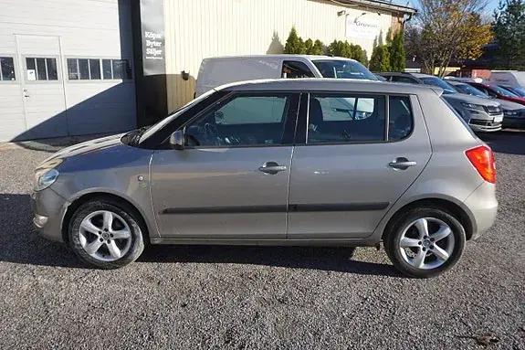 Skoda Fabia 2012 photo 4