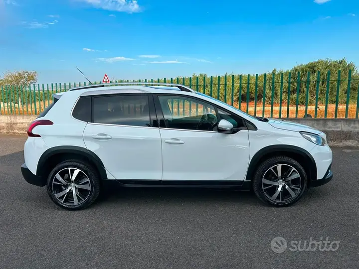 Peugeot 2008 2018 photo 4