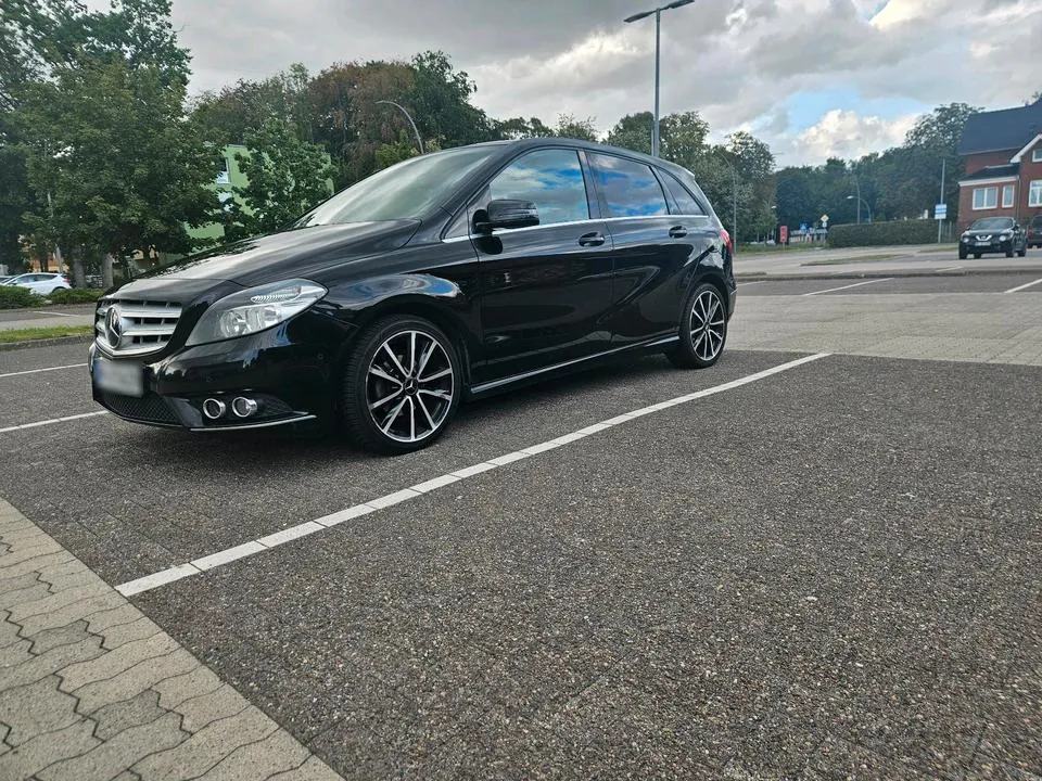 Mercedes-Benz B180