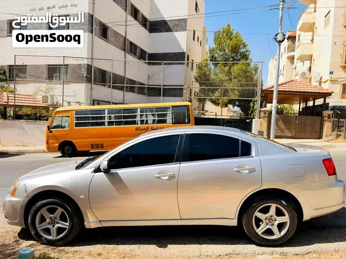 Mitsubishi Galant 2009 photo 4