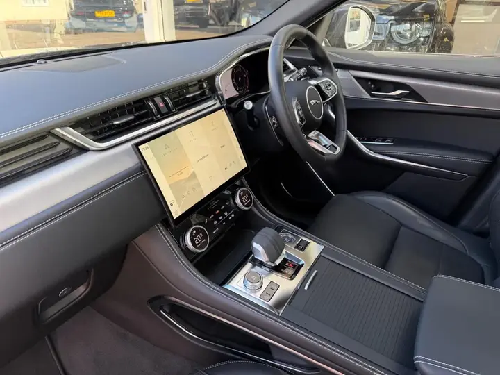 Jaguar F-Pace 2023 photo 3
