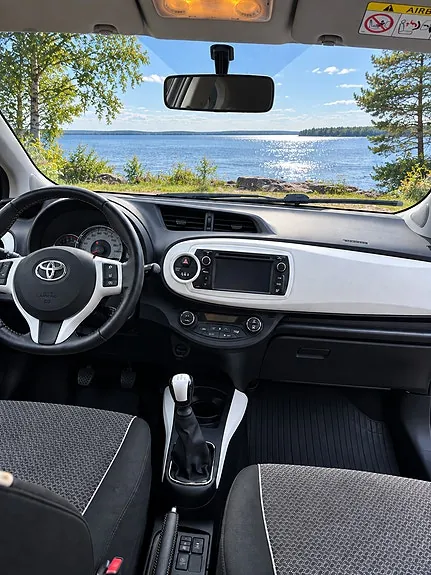 Toyota Yaris 2013 photo 3